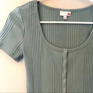 SO MEDIUM Button Front Ribbed Crop Top